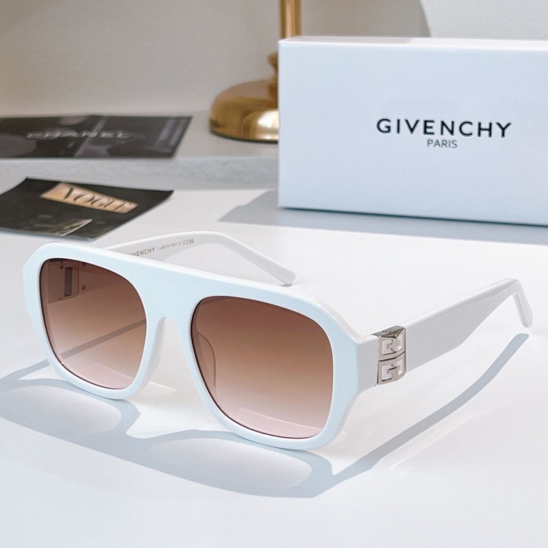 GIVENCHY